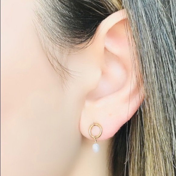 14K circle studs with pearls - Picture 2 of 4